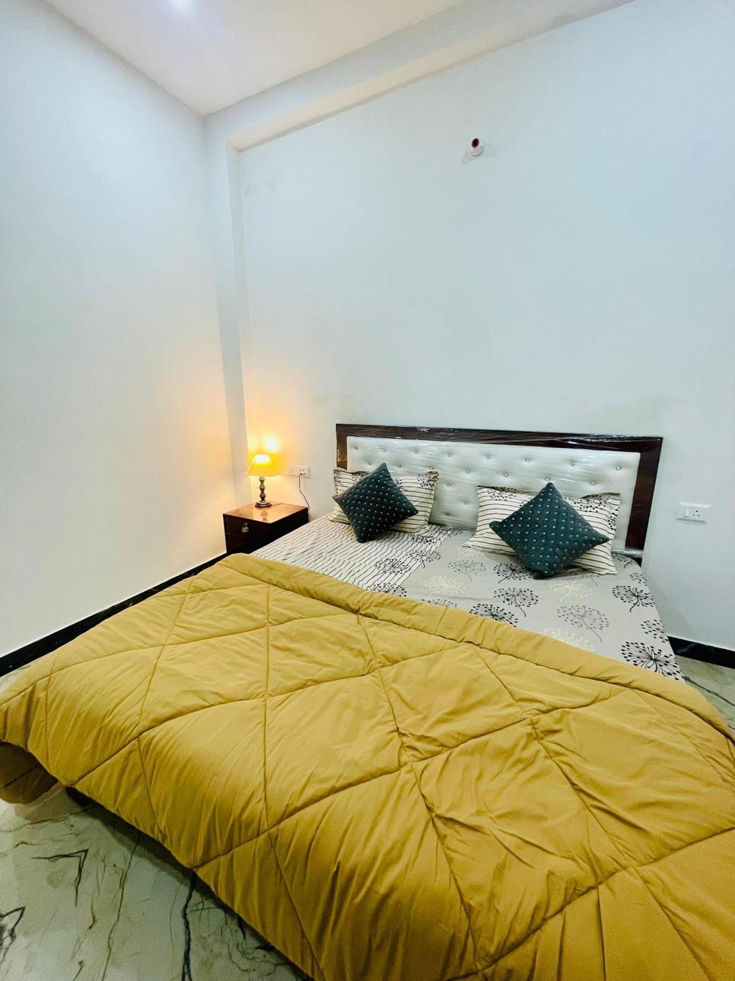 Amrita Residency Villa Varanasi Eksteriør bilde
