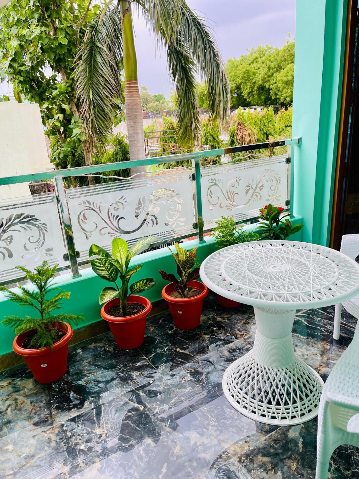 Amrita Residency Villa Varanasi Eksteriør bilde