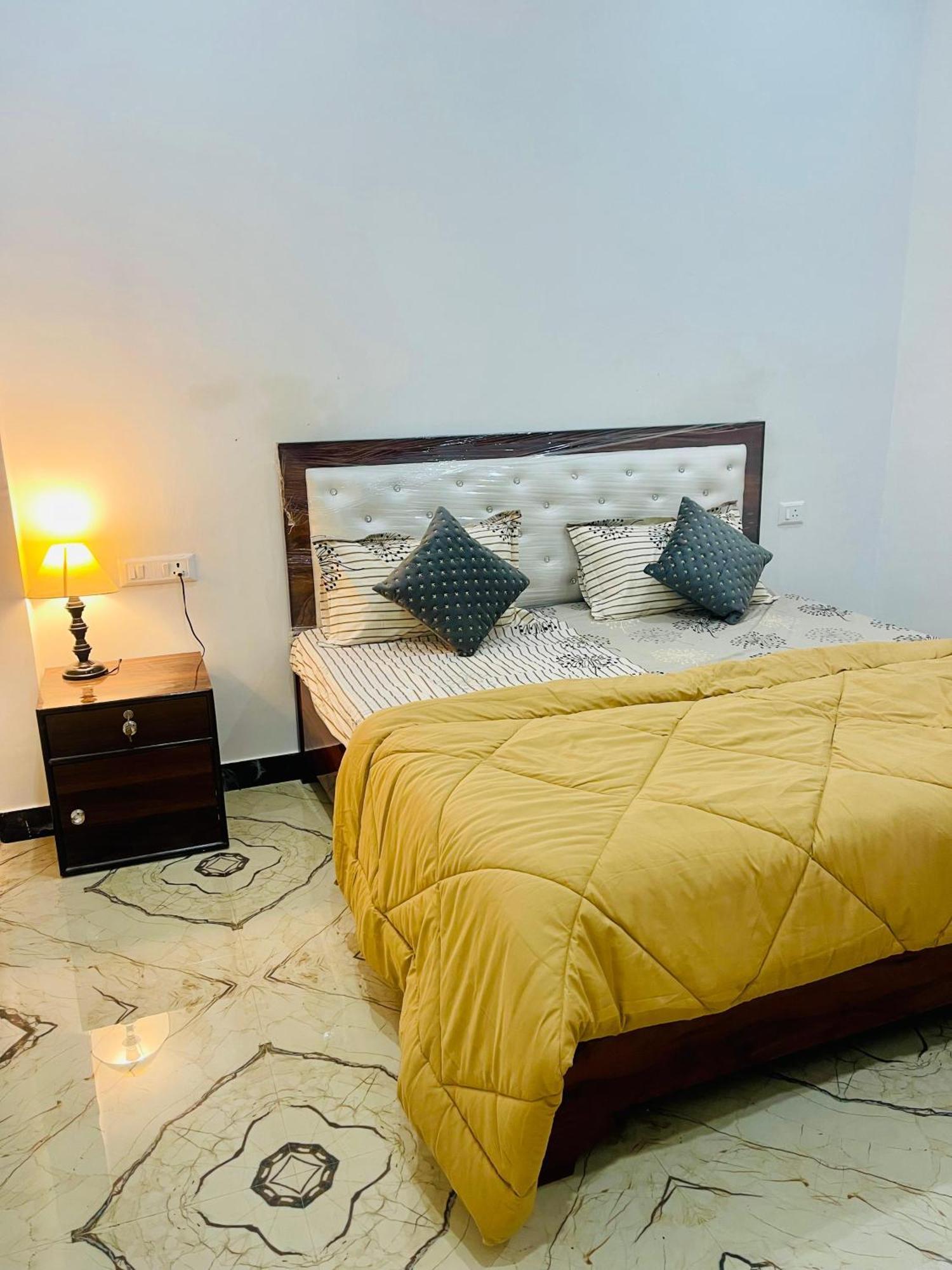 Amrita Residency Villa Varanasi Eksteriør bilde